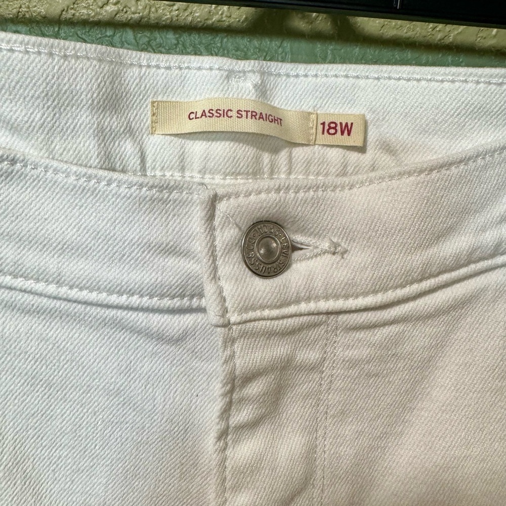 Levi's Women's Crisp White Denim Bermudas - Picture 2 of 3
